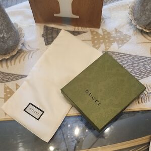 Gucci Box & Dustbag Perfect For Bi Fold, Compact Wallets, Or Jewelry Green Ivory